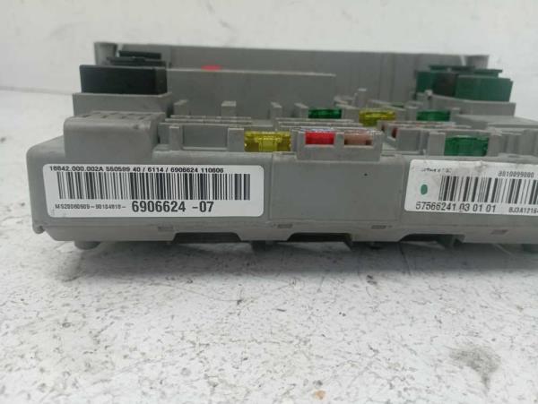 BOITE A FUSIBLE BMW SERIE 1/ SERIE 3 - Vue 2